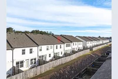 124 Auburn Woods Drive, Auburn, GA 30011 - Photo 5