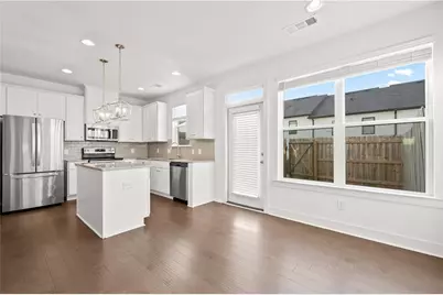 124 Auburn Woods Drive, Auburn, GA 30011 - Photo 9