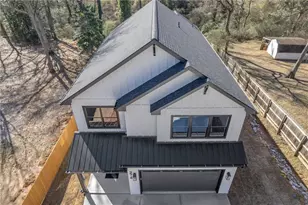 274 White St, Hoschton, GA 30548 - Photo 5