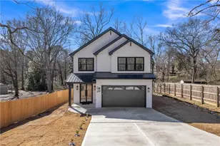 274 White St, Hoschton, GA 30548 - Photo 3