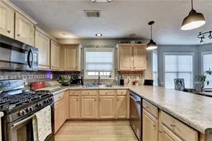 8415 Meadowgrove Ln, Gainesville, GA 30506 - Photo 13