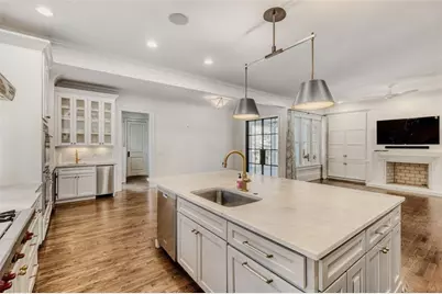 8 W Wieuca Road NE, Atlanta, GA 30342 - Photo 11