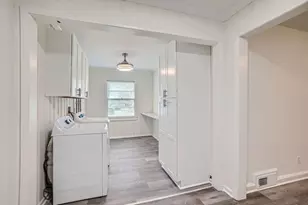 1747 Venetian Dr SW, Atlanta, GA 30311 - Photo 23