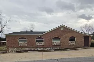 293 N Broad St, Winder, GA 30680 - Photo 1