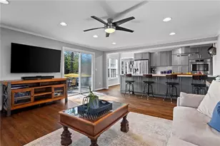 2102 Fairway Cir NE, Atlanta, GA 30319 - Photo 9