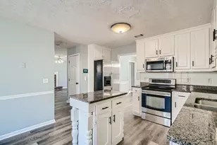 391 Lake Valley Dr, Loganville, GA 30052 - Photo 11