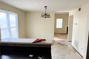 2176 Wellington Cir, Lithonia, GA 30058 - Photo 7