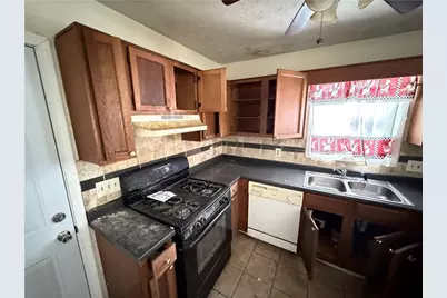 2176 Wellington Circle, Lithonia, GA 30058 - Photo 5