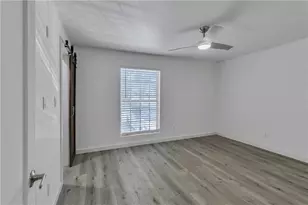 5641 Kingsport Dr, Atlanta, GA 30342 - Photo 15