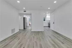 5641 Kingsport Dr, Atlanta, GA 30342 - Photo 7