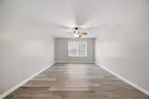 8201 Fairington Ridge Cir, Lithonia, GA 30038 - Photo 3