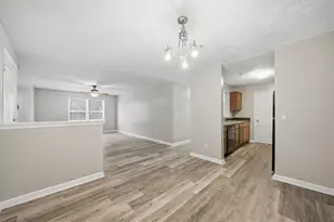 8201 Fairington Ridge Cir, Lithonia, GA 30038 - Photo 5