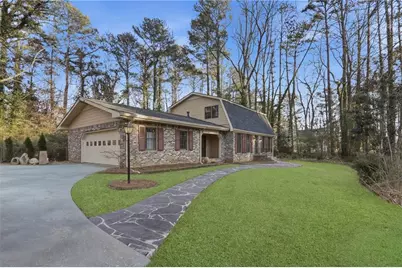 2037 Stoneleigh Drive, Stone Mountain, GA 30087 - Photo 3