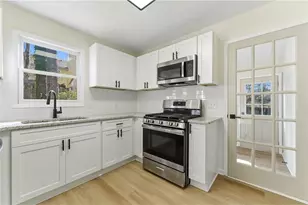 2263 Wellington Cir, Lithonia, GA 30058 - Photo 9