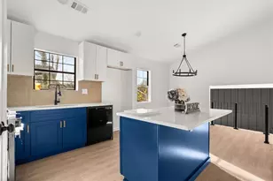 4933 Parkwest Dr, Stone Mountain, GA 30088 - Photo 9