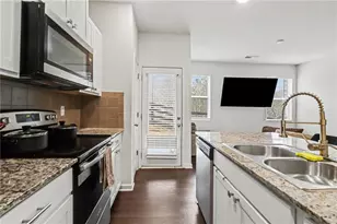 5699 Union Pointe Dr, Union City, GA 30291 - Photo 9