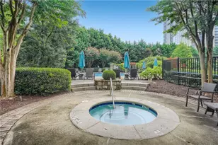 700 Park Regency Pl, Atlanta, GA 30326 - Photo 25