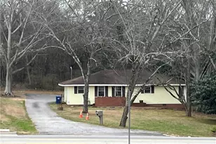 315 N Broad St, Winder, GA 30680 - Photo 1