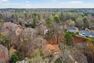 110 N Bluff, Alpharetta, GA 30004 - Photo 35
