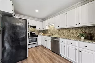 8923 Carroll Manor Dr, Atlanta, GA 30350 - Photo 5