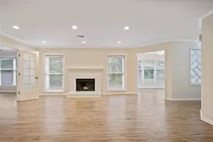 911 Hollyfax Cir NE, Atlanta, GA 30328 - Photo 15