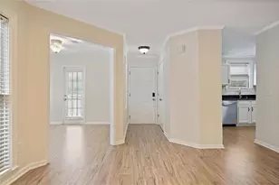 911 Hollyfax Cir NE, Atlanta, GA 30328 - Photo 13