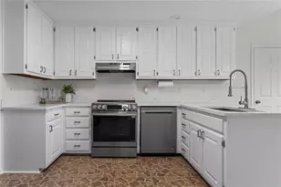 2950 Heather Stone Way, Lawrenceville, GA 30043 - Photo 15