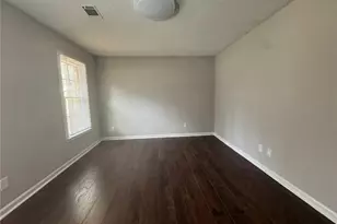 385 Holly Ridge Dr, Lilburn, GA 30047 - Photo 9