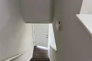 385 Holly Ridge Dr, Lilburn, GA 30047 - Photo 5