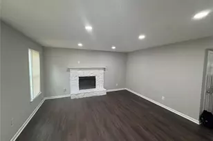 385 Holly Ridge Dr, Lilburn, GA 30047 - Photo 3