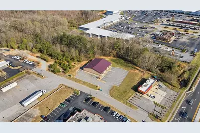 142 Hampton Court, Commerce, GA 30529 - Photo 1