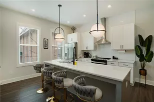 154 Chestnut Cir, Atlanta, GA 30342 - Photo 3