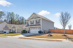 321 Eagles Blf Wy, Hoschton, GA 30548 - Photo 3