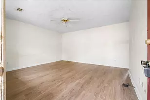 253 Deerfield Dr, Jonesboro, GA 30238 - Photo 3