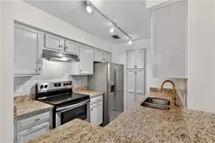24216 Plantation Dr, Atlanta, GA 30324 - Photo 5