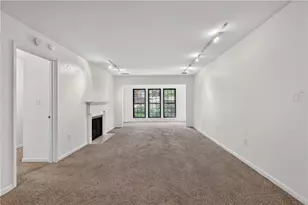 24216 Plantation Dr, Atlanta, GA 30324 - Photo 9