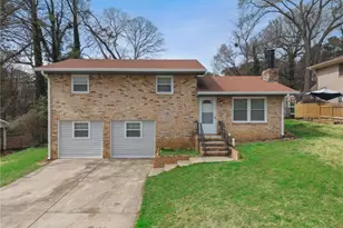 2542 Burton Cir, Morrow, GA 30260 - Photo 1