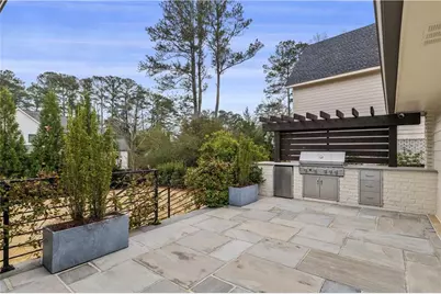 4855 Lansbury Drive, Atlanta, GA 30342 - Photo 17