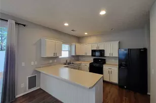 402 Chatooga Ln, Woodstock, GA 30188 - Photo 5