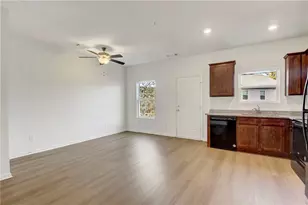 1004 Highwood Ln, Atlanta, GA 30344 - Photo 9