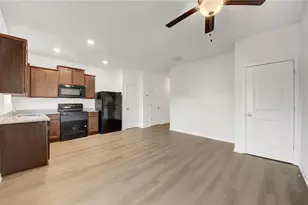 1004 Highwood Ln, Atlanta, GA 30344 - Photo 5