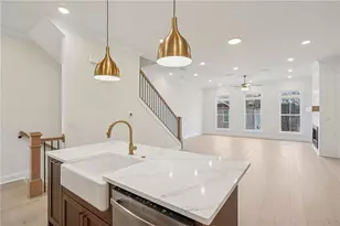 1017 Crown Oak St, Johns Creek, GA 30022 - Photo 5