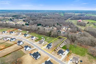 311 Webb Mdws Dr, Jefferson, GA 30549 - Photo 3