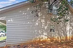 660 Browning Ln, Conyers, GA 30013 - Photo 3