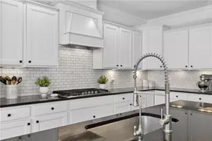 1010 Applegate Dr, Roswell, GA 30076 - Photo 17