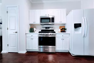 902 Tree Creek Blvd, Lawrenceville, GA 30043 - Photo 9