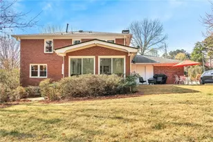 2652 Fontainebleau Dr, Dunwoody, GA 30360 - Photo 43