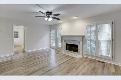 6655 Lake Run Drive, Flowery Branch, GA 30542 - Photo 5