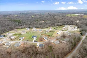 318 Waterford Cir, Cornelia, GA 30531 - Photo 43