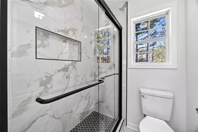 1322 Melrose Woods Ln, Lawrenceville, GA 30045 - Photo 19